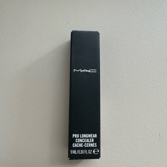 Mac Pro Longwear Concealer- NC42 - Picture 2 of 5